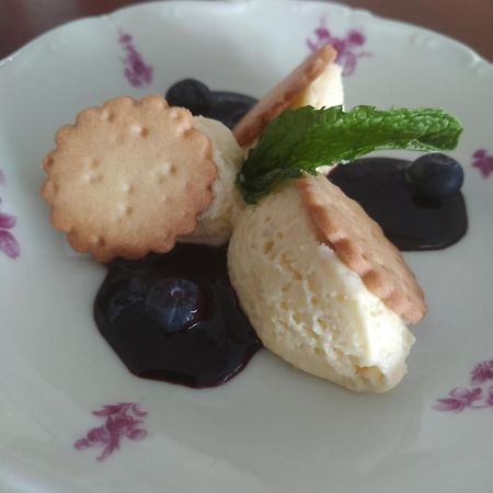 Hotel Restaurant Notre Dame Orcival Bagian luar foto