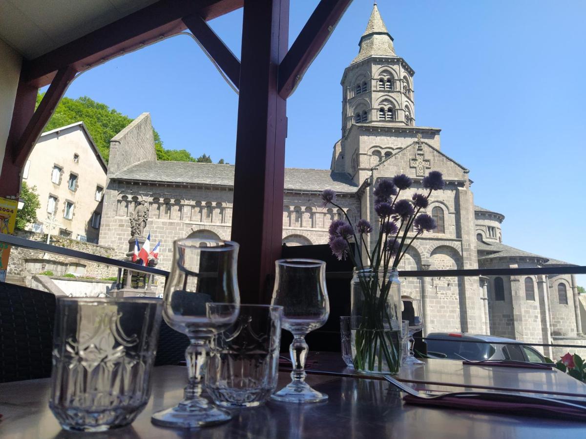 Hotel Restaurant Notre Dame Orcival Bagian luar foto
