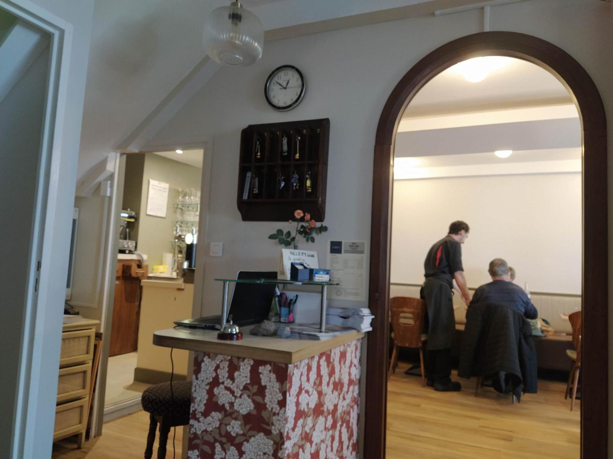 Hotel Restaurant Notre Dame Orcival Bagian luar foto