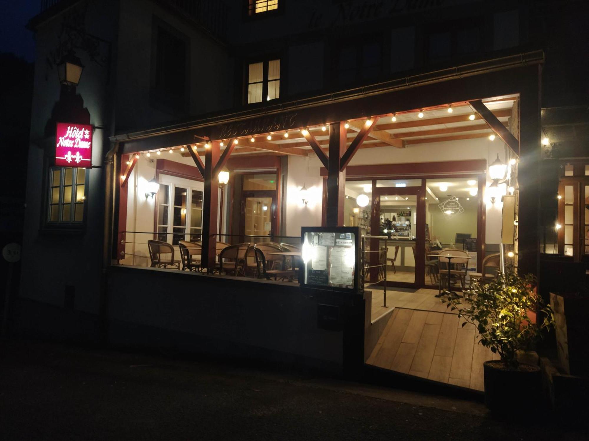 Hotel Restaurant Notre Dame Orcival Bagian luar foto