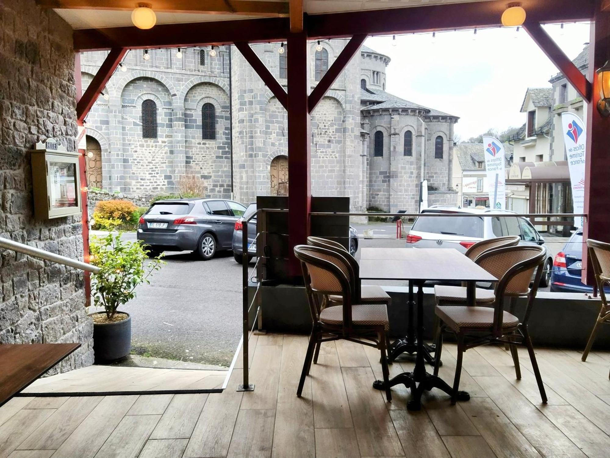 Hotel Restaurant Notre Dame Orcival Bagian luar foto