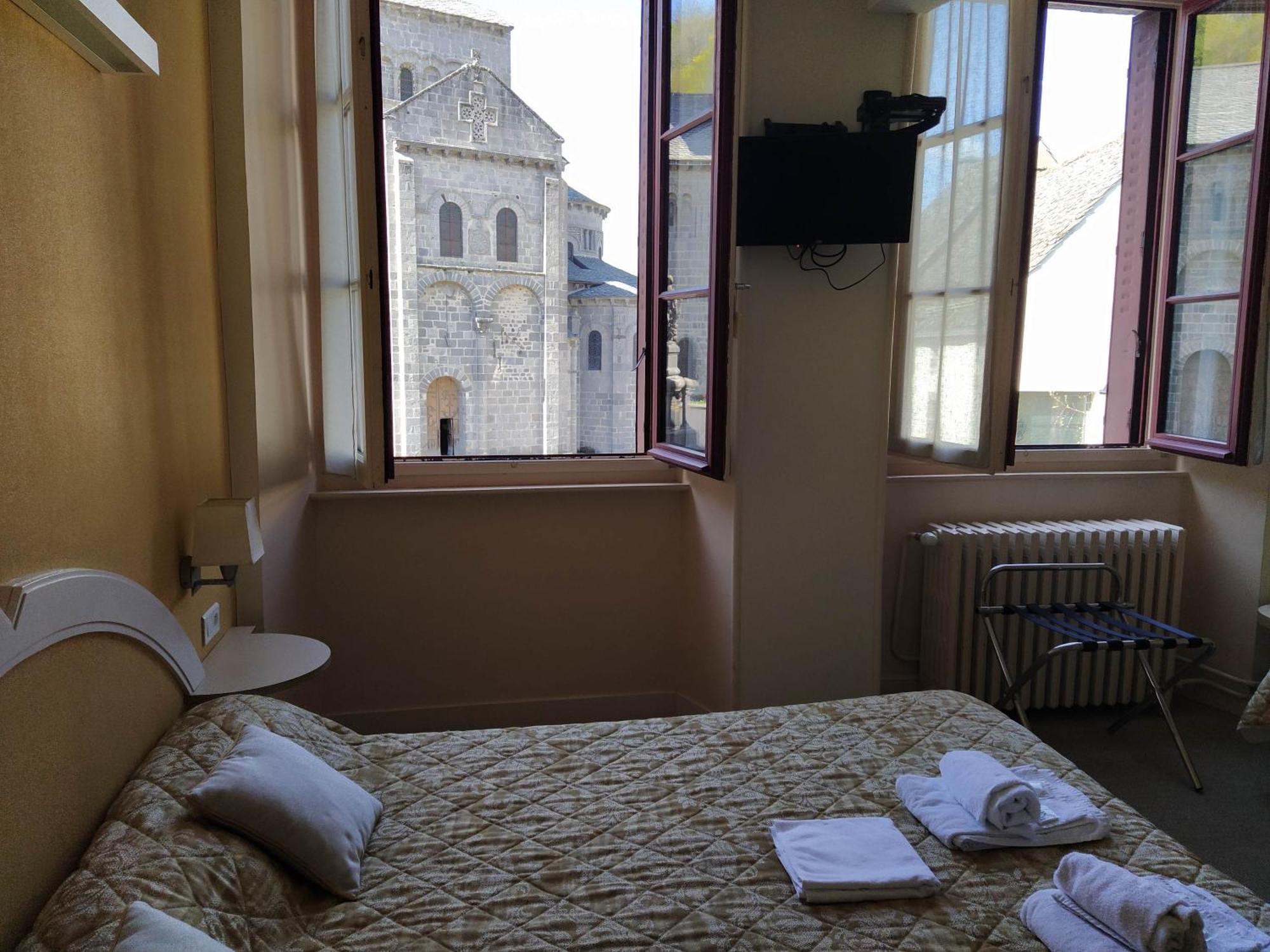 Hotel Restaurant Notre Dame Orcival Bagian luar foto