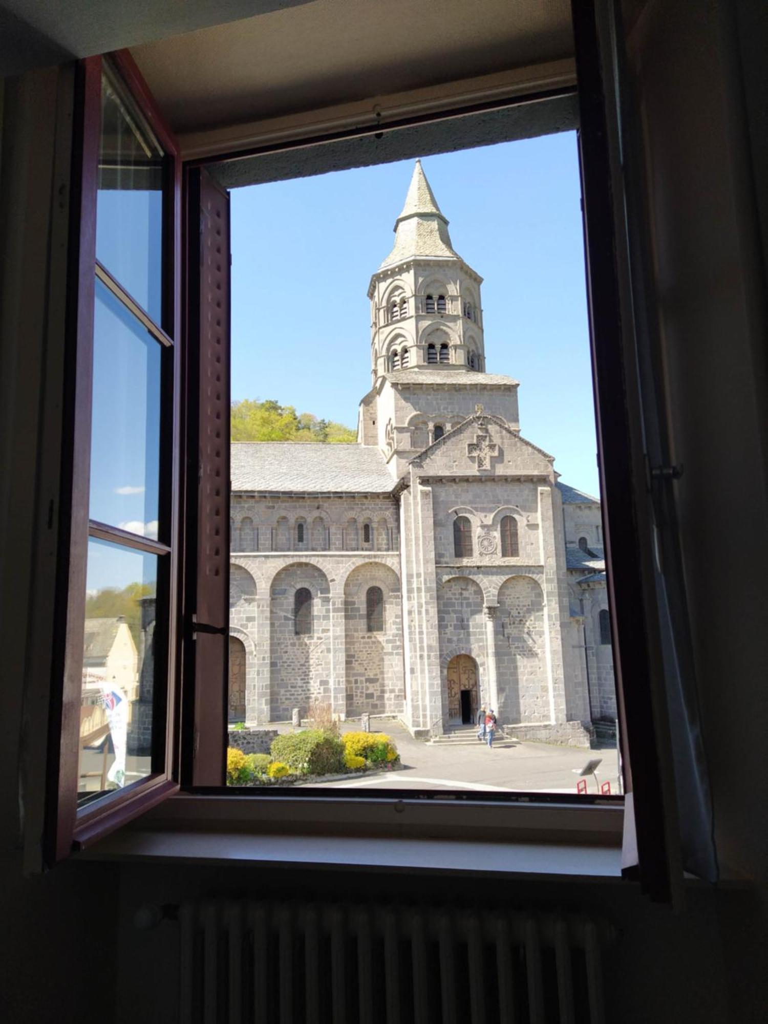 Hotel Restaurant Notre Dame Orcival Bagian luar foto
