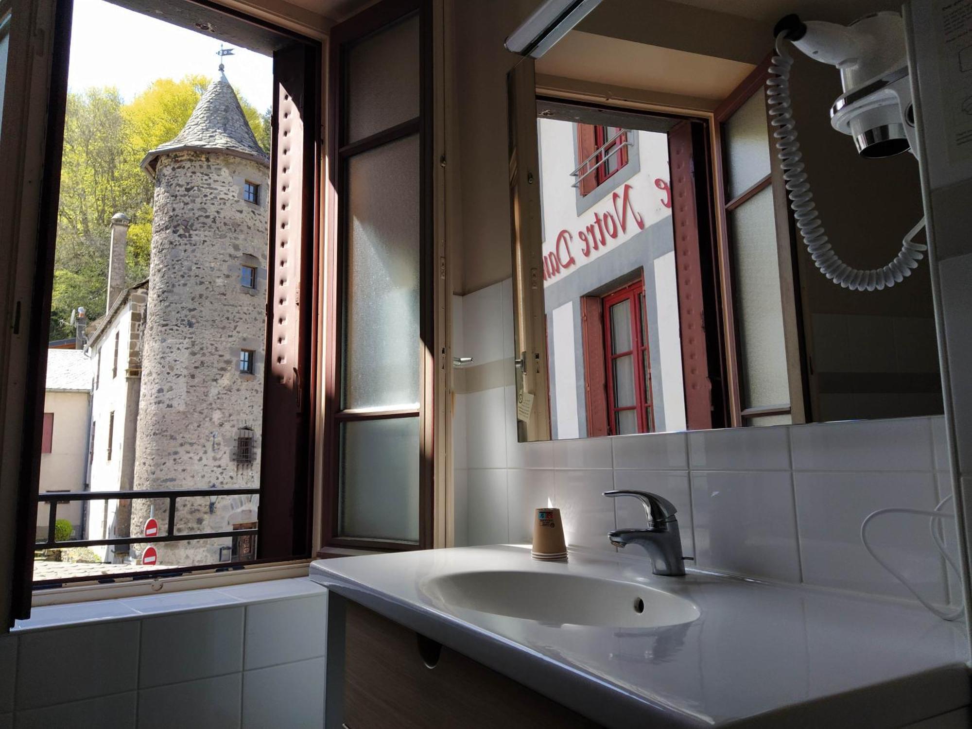 Hotel Restaurant Notre Dame Orcival Bagian luar foto