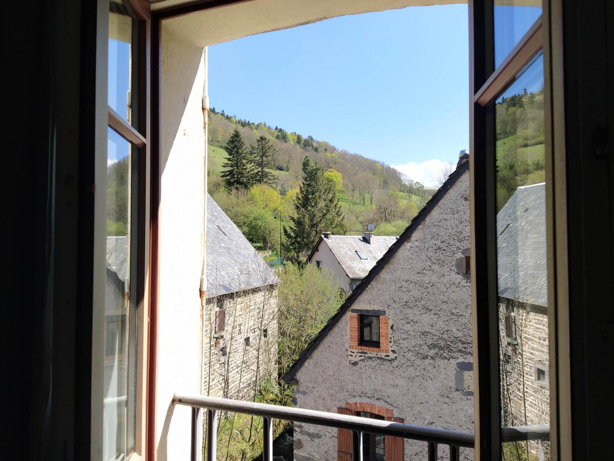 Hotel Restaurant Notre Dame Orcival Bagian luar foto
