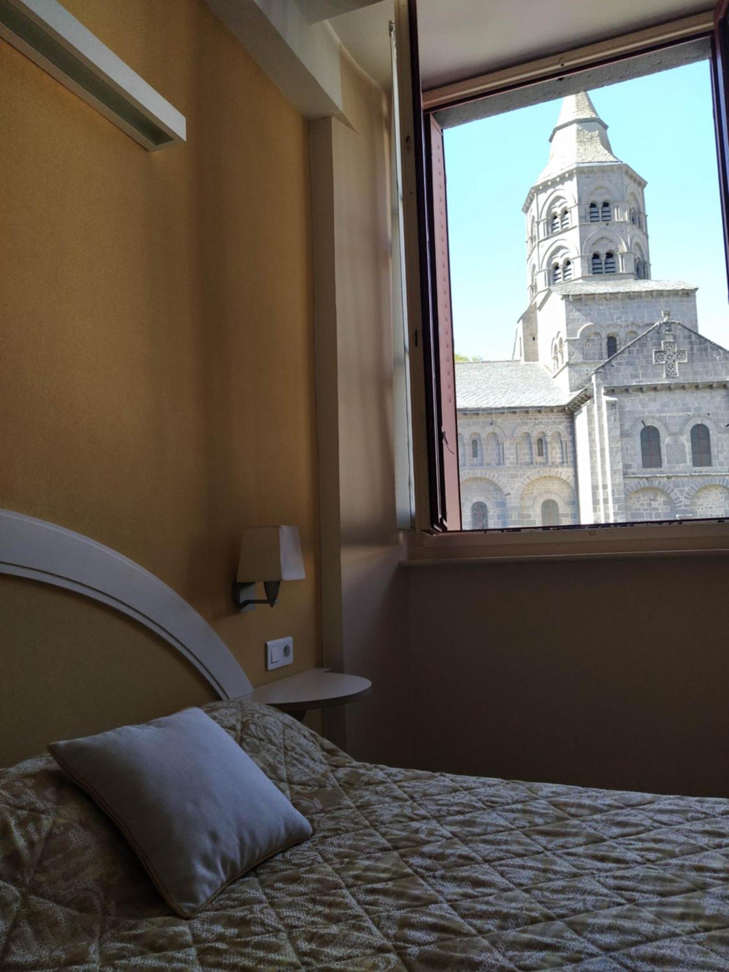 Hotel Restaurant Notre Dame Orcival Bagian luar foto