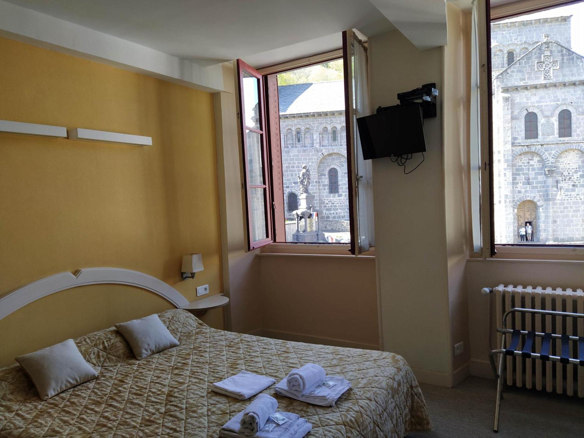 Hotel Restaurant Notre Dame Orcival Bagian luar foto